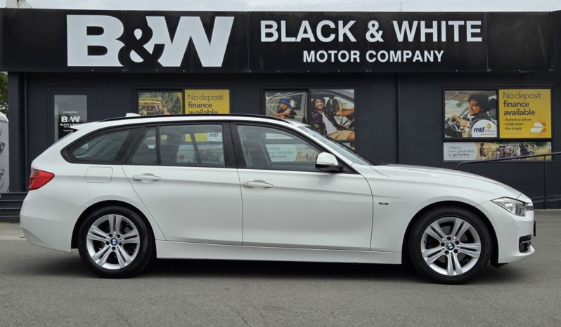 2013 BMW 320i Sport Line full