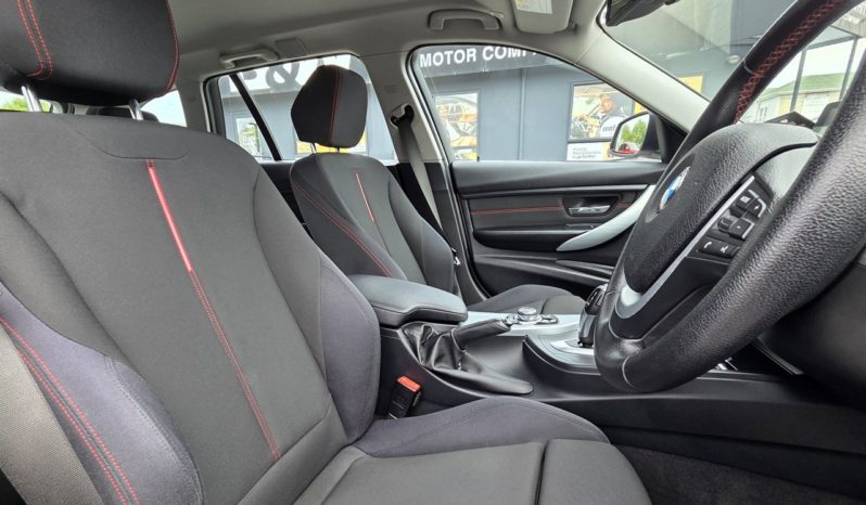 2013 BMW 320i Sport Line full