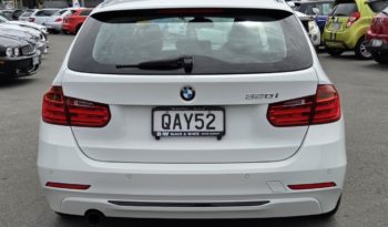 2013 BMW 320i Sport Line full