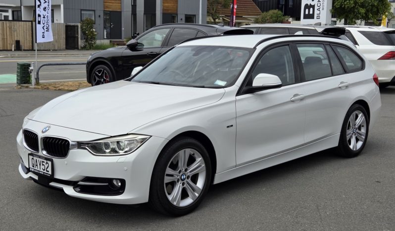 2013 BMW 320i Sport Line full