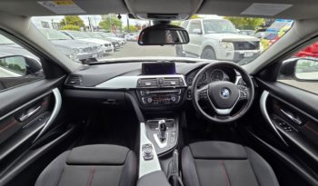 2013 BMW 320i Sport Line full