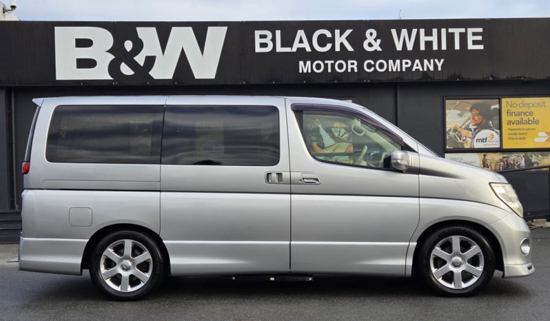 2005 Nissan Elgrand 3.5L 8 Seater full