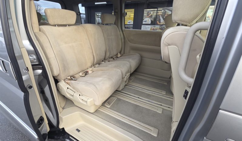 2005 Nissan Elgrand 3.5L 8 Seater full